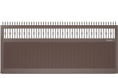 Уличные откатные ворота с вензелями и пиками с вертикальным расположением сэндвич-панелей